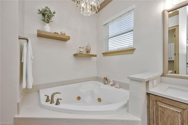 4000 Stonesthrow CT, Naples, FL 34109