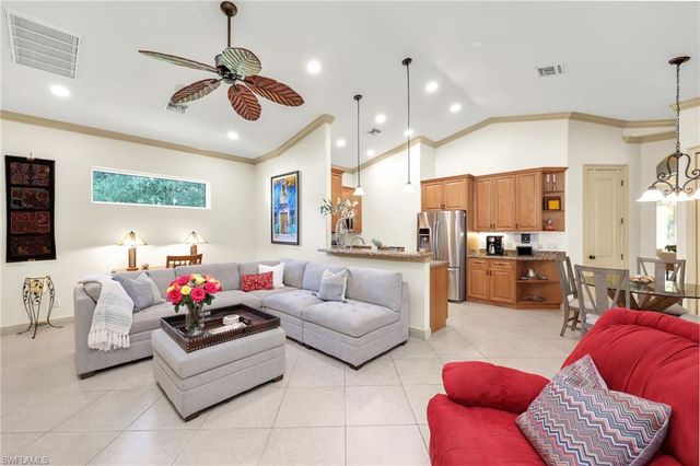 4000 Stonesthrow CT, Naples, FL 34109