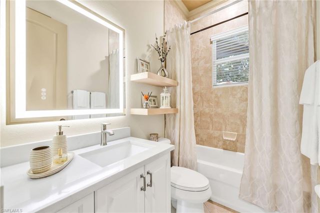 4000 Stonesthrow CT, Naples, FL 34109