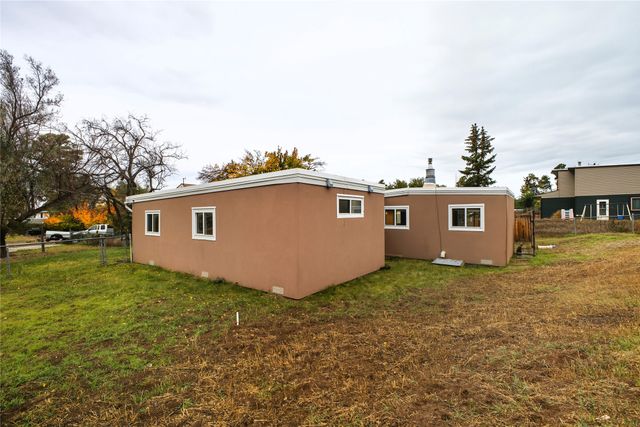 2233 37th, Los Alamos, NM 87544