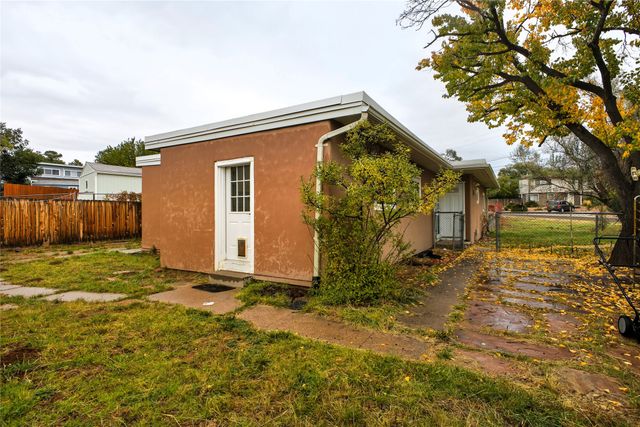 2233 37th, Los Alamos, NM 87544