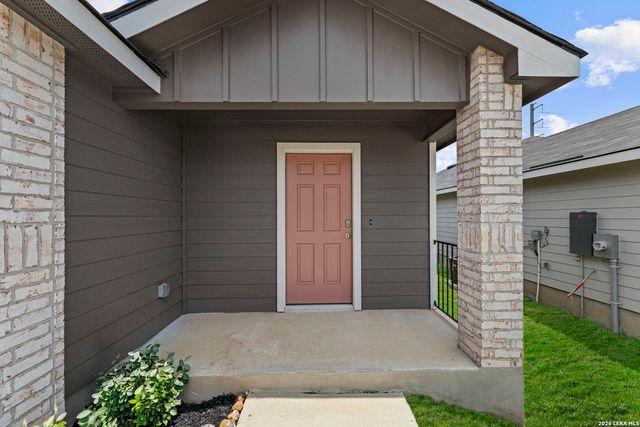 16048 Mahogany Way, Elmendorf, TX 78112
