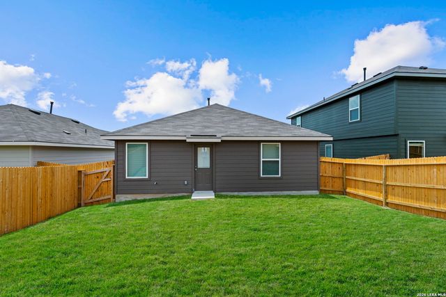 16048 Mahogany Way, Elmendorf, TX 78112