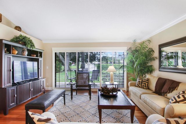 915 Club Drive, Palm Beach Gardens, FL 33418