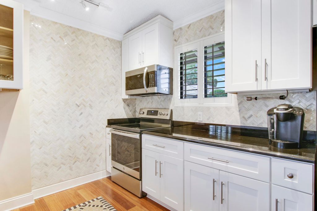 915 Club Drive, Palm Beach Gardens, FL 33418