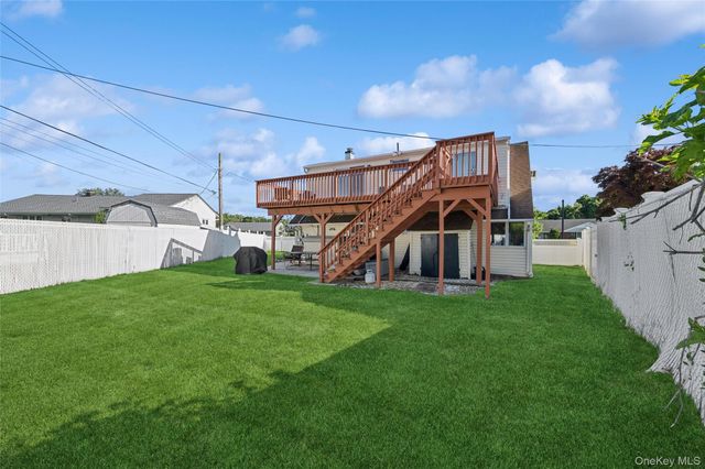 4 Dennis Lane, Bethpage, NY 11714