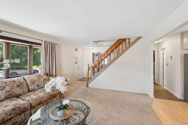 4 Dennis Lane, Bethpage, NY 11714