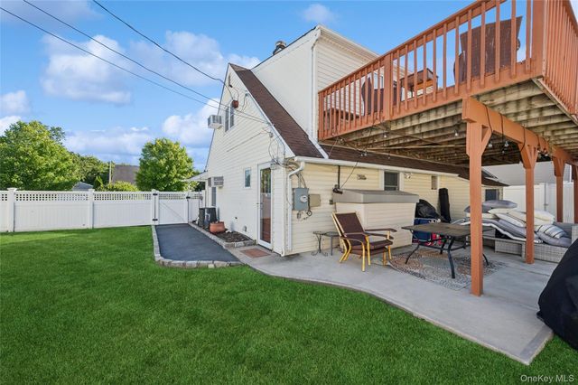 4 Dennis Lane, Bethpage, NY 11714