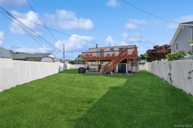 4 Dennis Lane, Bethpage, NY 11714