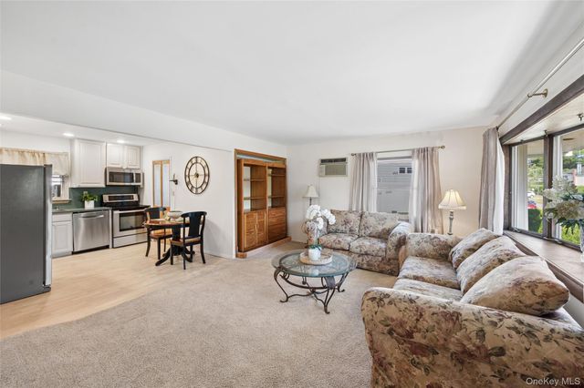 4 Dennis Lane, Bethpage, NY 11714
