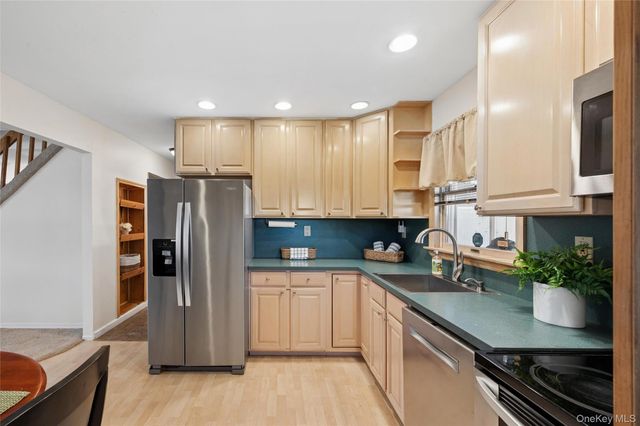 4 Dennis Lane, Bethpage, NY 11714