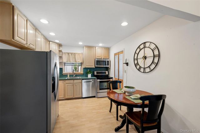 4 Dennis Lane, Bethpage, NY 11714