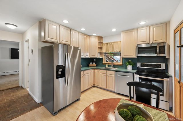 4 Dennis Lane, Bethpage, NY 11714