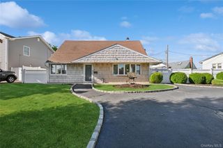 4 Dennis Lane, Bethpage, NY 11714