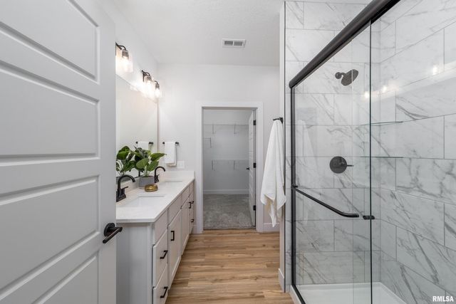 361 E Donahue Street, Eldridge, IA 52748