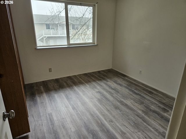 -1 S 58TH St, Springfield, OR 97478