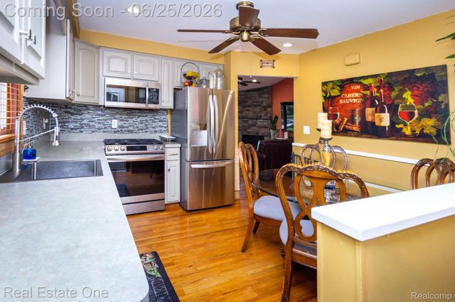 220 Winry Drive, Rochester Hills, MI 48307
