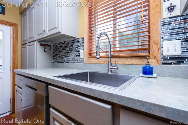220 Winry Drive, Rochester Hills, MI 48307