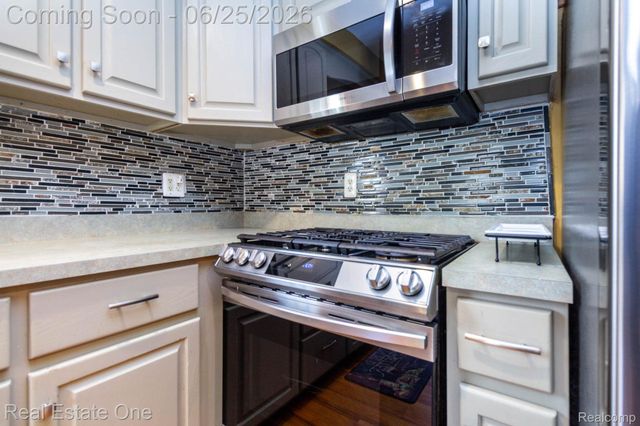 220 Winry Drive, Rochester Hills, MI 48307