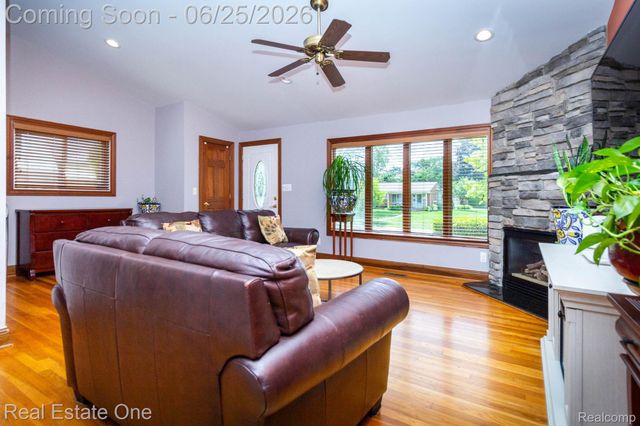 220 Winry Drive, Rochester Hills, MI 48307