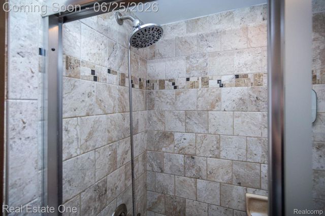 220 Winry Drive, Rochester Hills, MI 48307