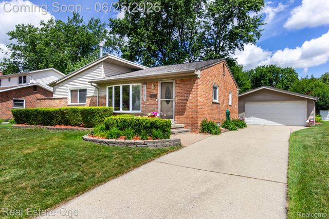 220 Winry Drive, Rochester Hills, MI 48307