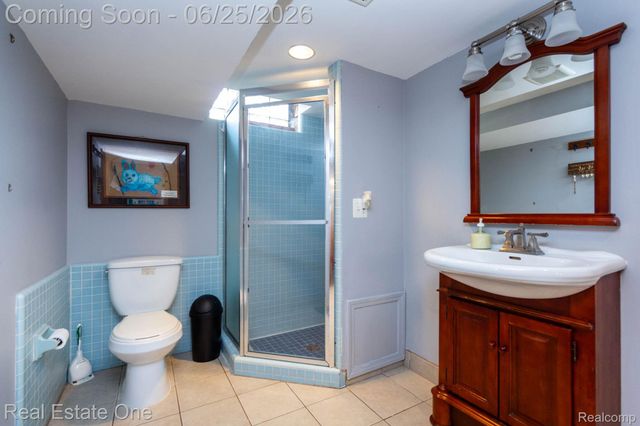 220 Winry Drive, Rochester Hills, MI 48307