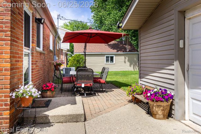 220 Winry Drive, Rochester Hills, MI 48307