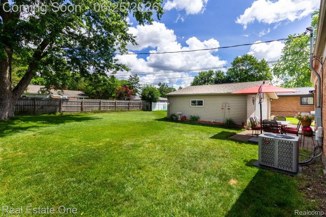 220 Winry Drive, Rochester Hills, MI 48307