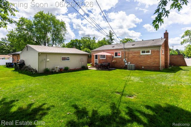 220 Winry Drive, Rochester Hills, MI 48307