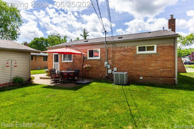 220 Winry Drive, Rochester Hills, MI 48307