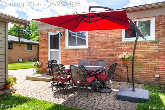 220 Winry Drive, Rochester Hills, MI 48307