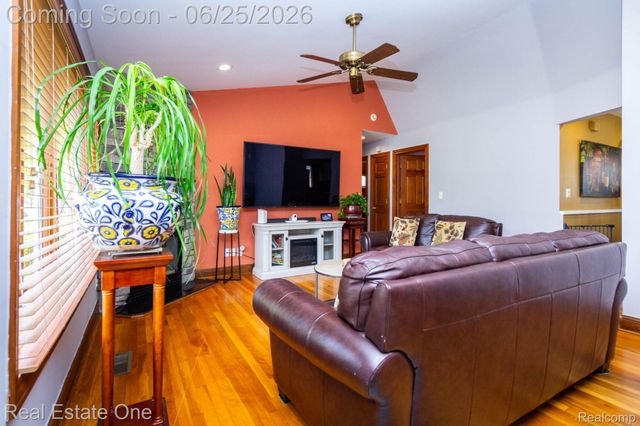 220 Winry Drive, Rochester Hills, MI 48307