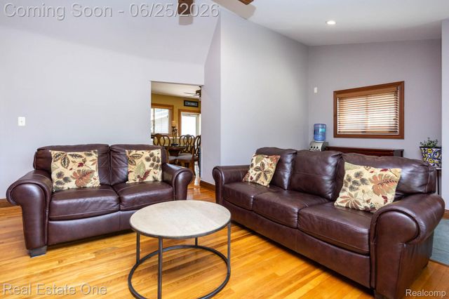 220 Winry Drive, Rochester Hills, MI 48307