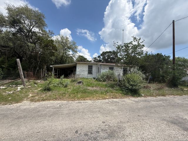 148 Legion Dr, Lakehills, TX 78063