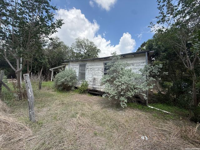 148 Legion Dr, Lakehills, TX 78063