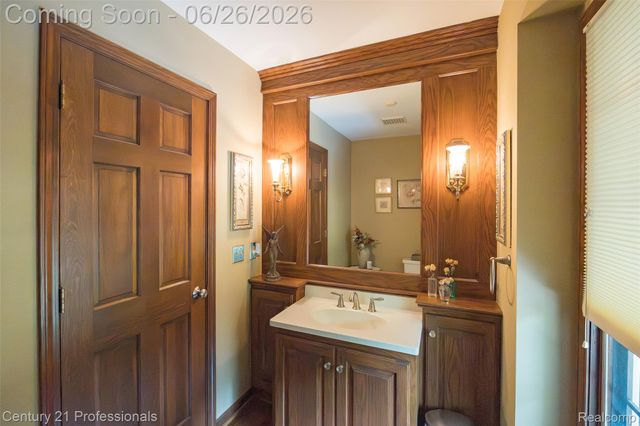 9200 Fox Hollow Road, Independence Charter Township, MI 48348