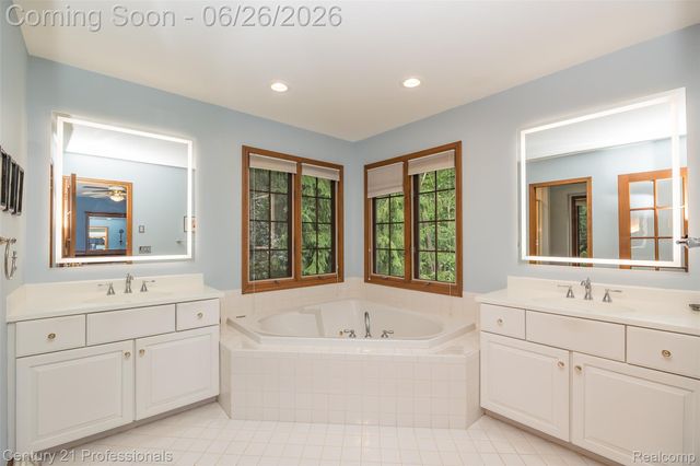 9200 Fox Hollow Road, Independence Charter Township, MI 48348