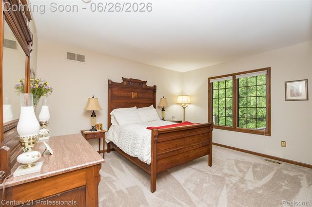 9200 Fox Hollow Road, Independence Charter Township, MI 48348