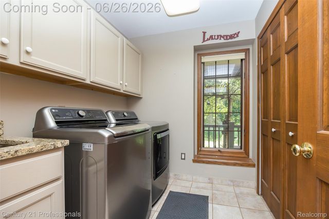 9200 Fox Hollow Road, Independence Charter Township, MI 48348