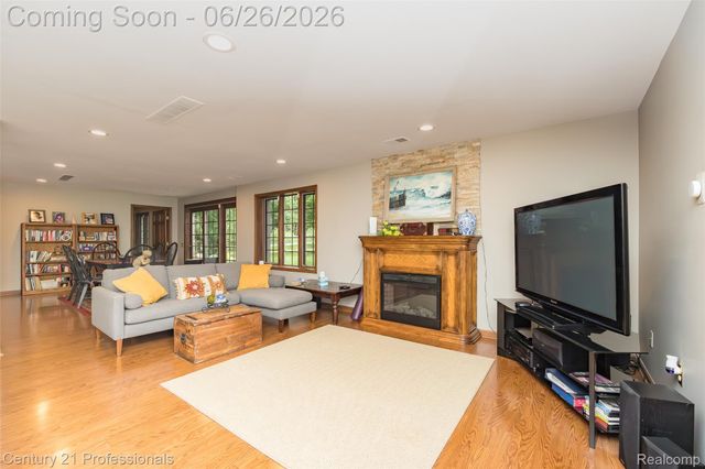 9200 Fox Hollow Road, Independence Charter Township, MI 48348