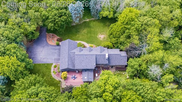 9200 Fox Hollow Road, Independence Charter Township, MI 48348