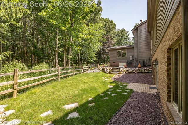 9200 Fox Hollow Road, Independence Charter Township, MI 48348