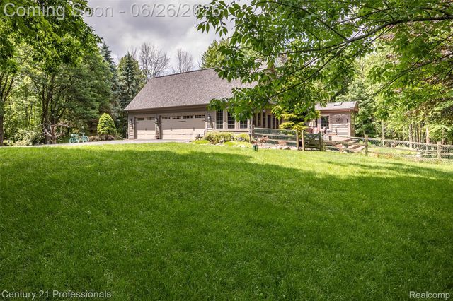 9200 Fox Hollow Road, Independence Charter Township, MI 48348