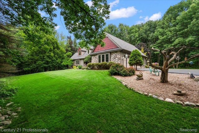 9200 Fox Hollow Road, Independence Charter Township, MI 48348