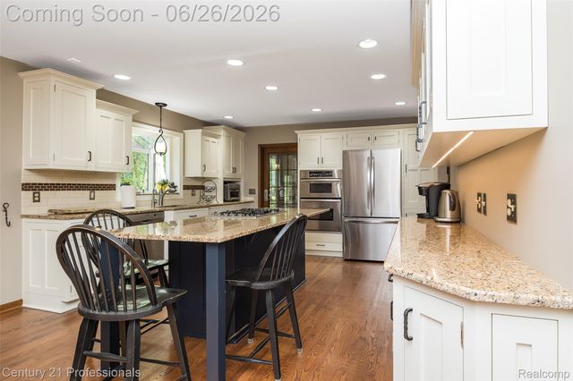 9200 Fox Hollow Road, Independence Charter Township, MI 48348