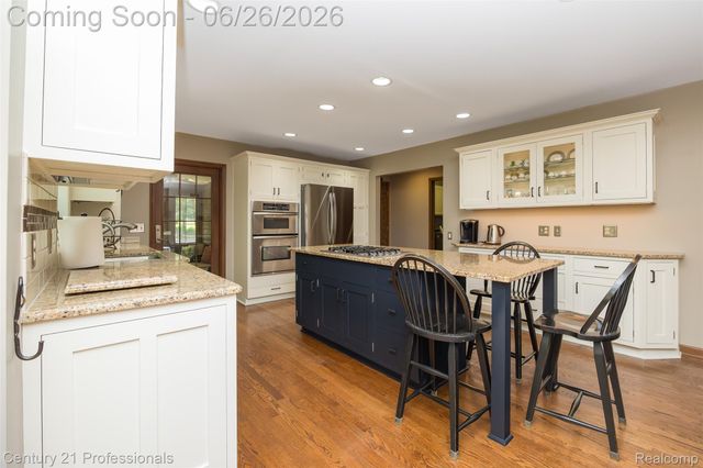 9200 Fox Hollow Road, Independence Charter Township, MI 48348