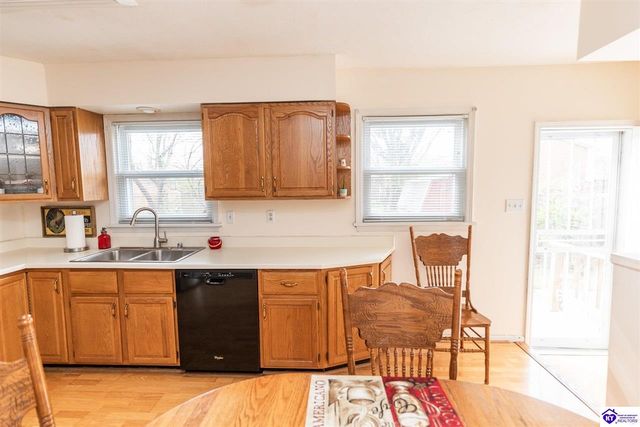 1526 Sanders Lane, Louisville, KY 40216