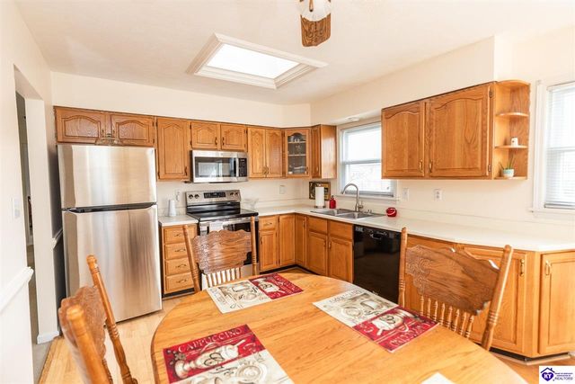 1526 Sanders Lane, Louisville, KY 40216