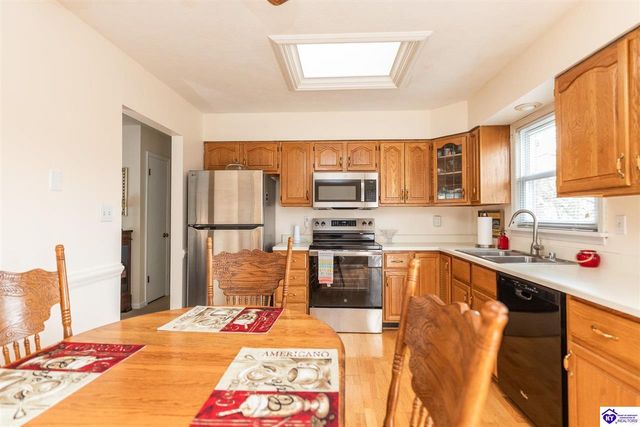 1526 Sanders Lane, Louisville, KY 40216